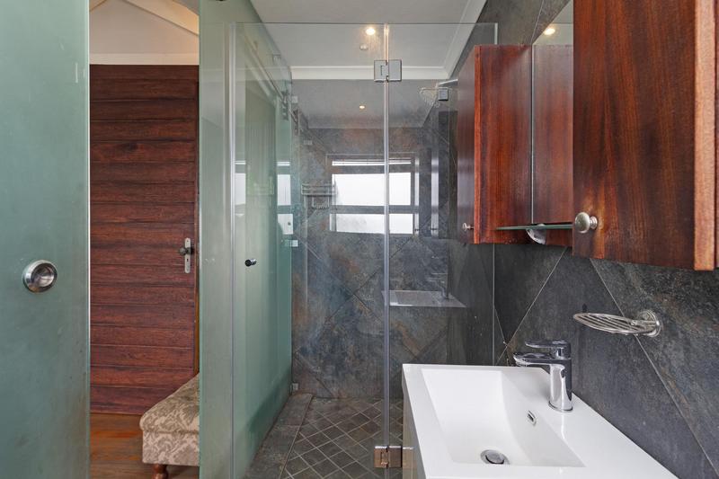 2 Bedroom Property for Sale in Sea Point Western Cape